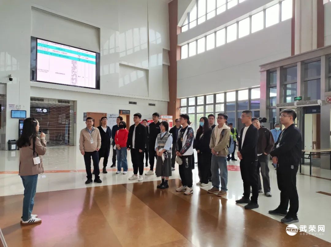 石狮市卫健局组织石狮籍医学生返乡参观交流——引领“家燕”归巢 筑梦未来医路