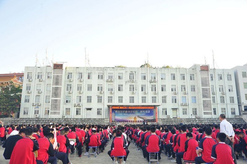 1“南安华侨精神进校园”宣传活动现场.jpg