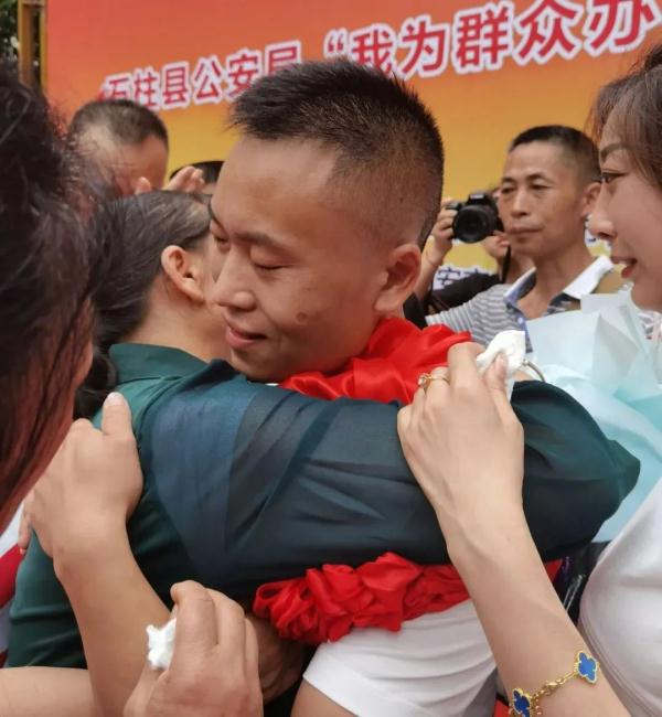 泪目!心疼生病的妈妈,5岁幼儿独自上学后失踪,30年后…… 泪目!心疼生病的妈妈,5岁幼儿独自上学后失踪,30年后……